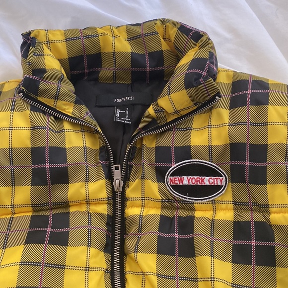 Forever 21 puffer jacket 💛 - Picture 3 of 3